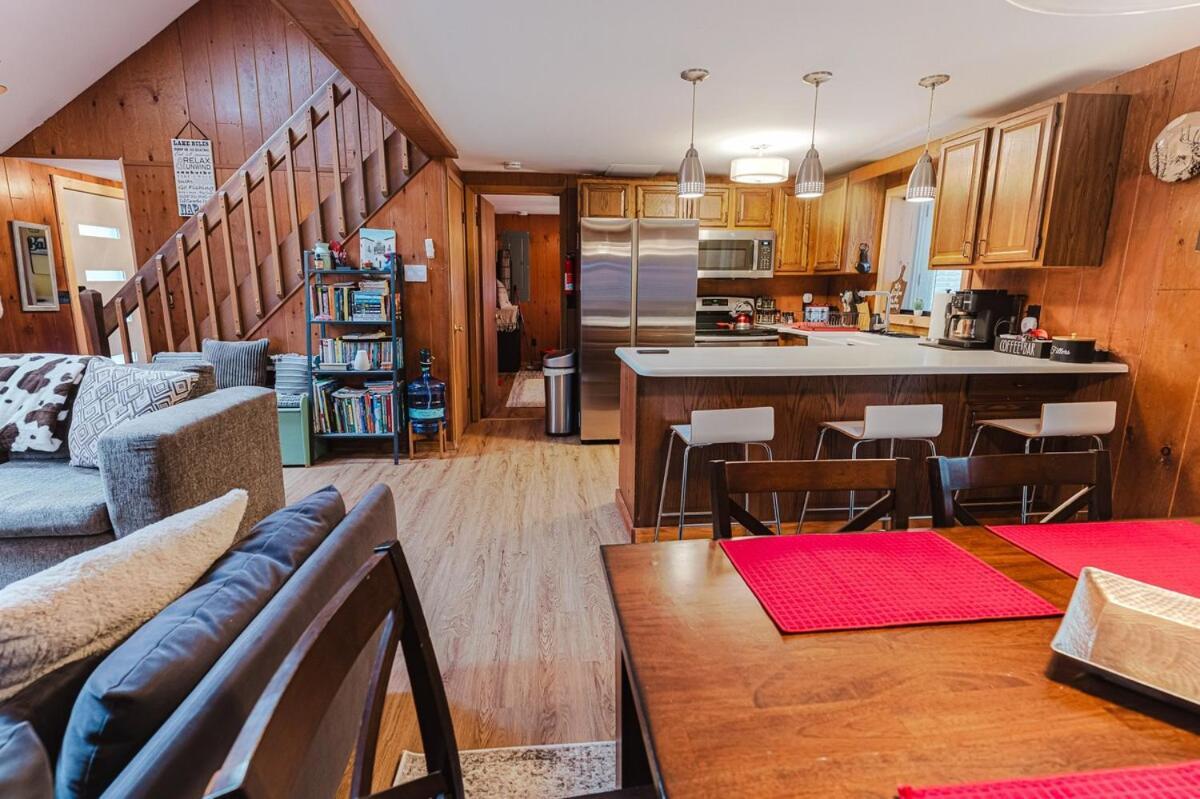 Holiday home Arrowheadlake,videogames,fireplace,firepit,grill Thornhurst