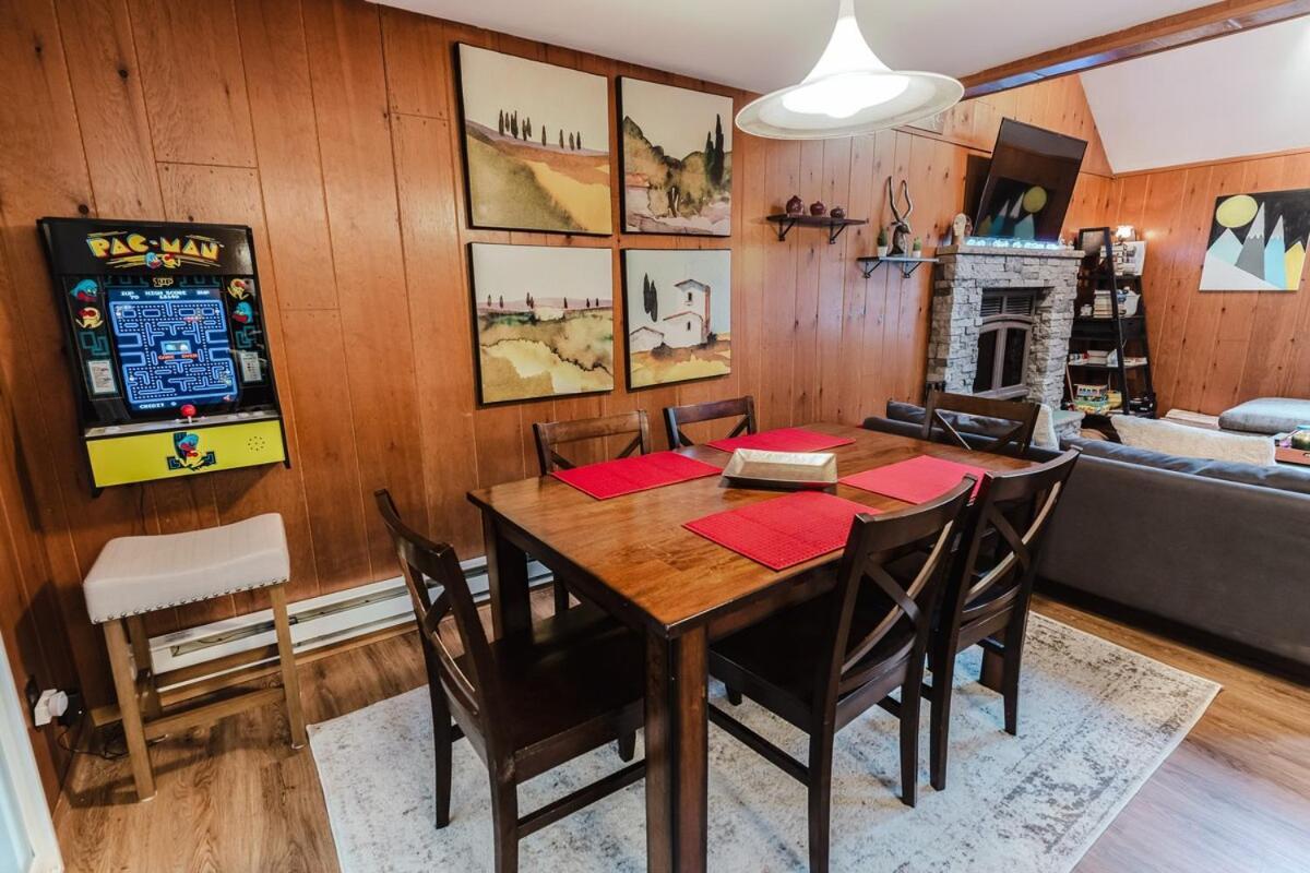 Arrowheadlake,videogames,fireplace,firepit,grill Thornhurst